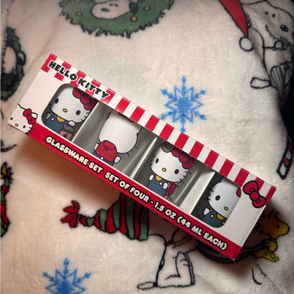 Hello Kitty Holiday Shot Glass Set – Set of 4 (1.5 oz Each)